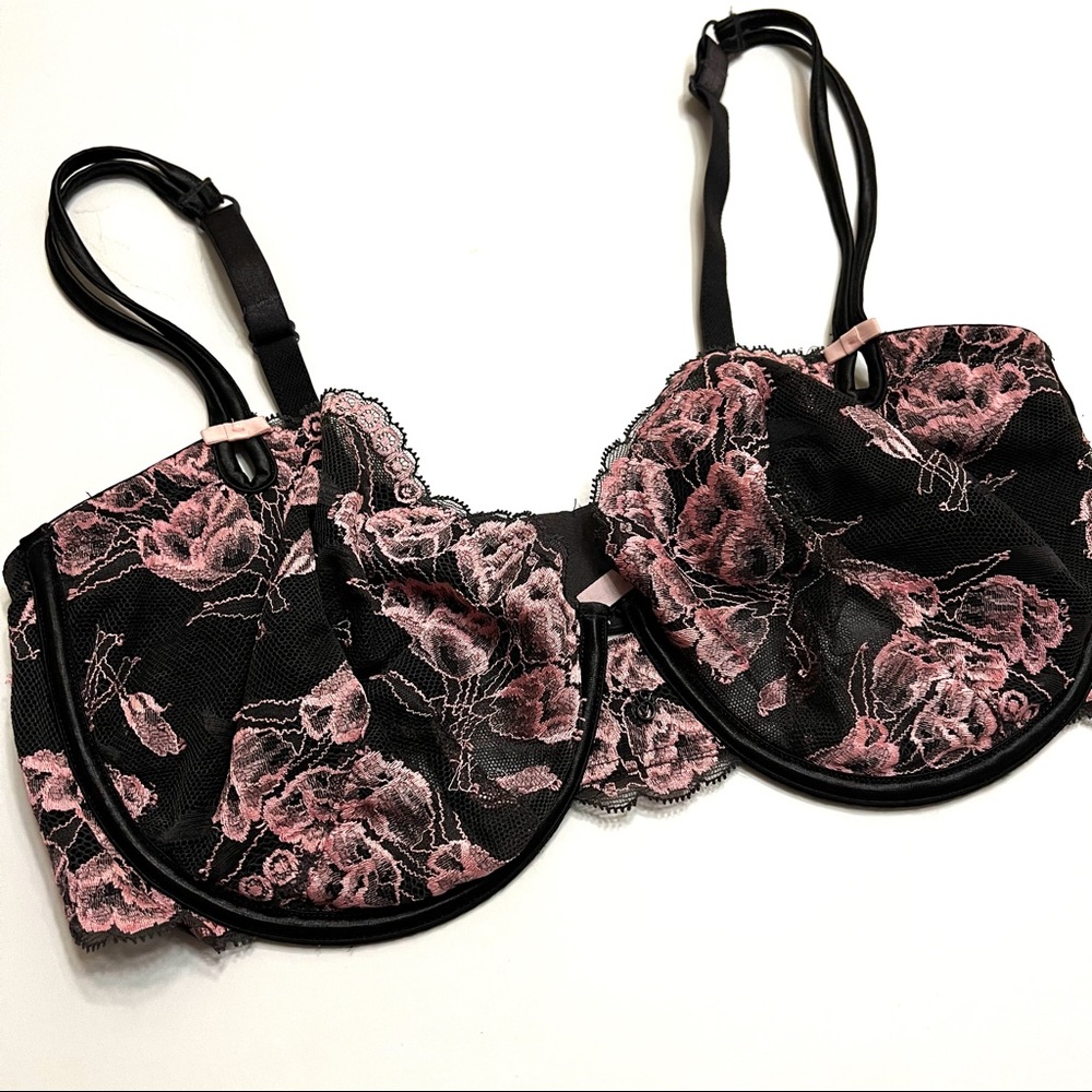 Victoria’s Secret Grey Pink Lace Underwire Bra 38DD H-19